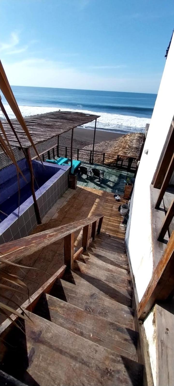 Black Sand Beachhouse Monterrico Exterior photo